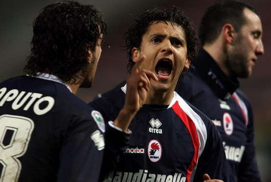 L'esultanza di Barreto e dei giocatori del Bari dopo il goal-partita contro la Triestina (Foto Grazia Neri)