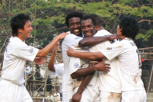 Churchill Brothers celebrate goal against Mahindra United (Mango Peel)