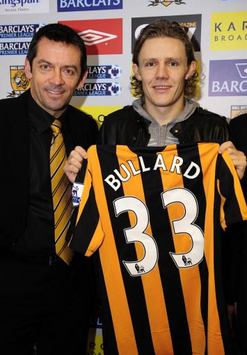 Hull City's new signing Jimmy Bullard is welcomed by Tigers boss Phil Brown (PA)