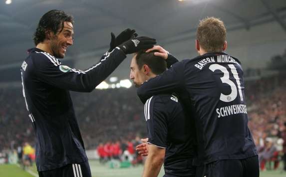 German Cup: VfB Stuttgart - Bayern Munich, Luca Toni, Franck Ribery, Bastian Schweinsteiger (firo)