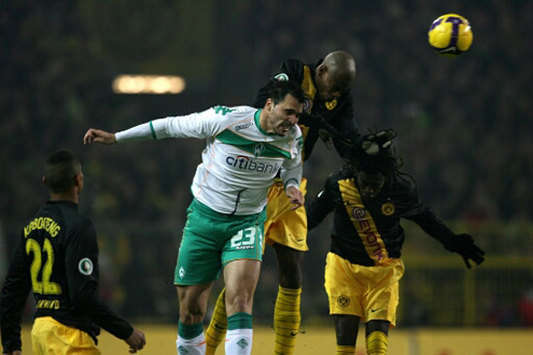 Almanya Kupası: Almeida (Werder Bremen) - Santana, Tinga (Borussia Dortmund) (firo)