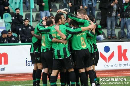 Turkcell Süper Lig: Kocaelisporlu oyuncuların gol sevinci (kocaelispor.org.tr)
