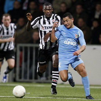 Emmanuel Boakye vs Rachid Bouaouzan, Heracles Almelo - NEC (Foto PROSHOTS)