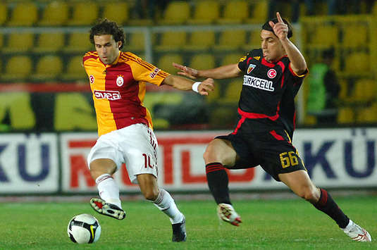 Turkcell Süper Lig: Cassio Lincoln (Galatasaray) - Mehmet Topuz (Kayserispor) (galatasaray.org)