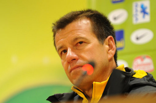 World Cup 2010: Brazil Coach Dunga Escalates Jabulani Ball Row