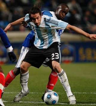 Friendly : Jonas Gutierrez (Argentina) vs Lassana Diarra (France)