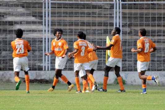 Sporting Clube de Goa celebrate Chinta Chandrashekhar's goal vs Churchill (Mango Peel)