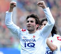 Fiorentina's Adrian Mutu rescues his side as a second half hattrick means the points are shared with Genoa