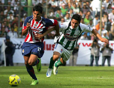 Alberto Medina y Osmar Mares-Santos Laguna vs Chivas (Mexsport)