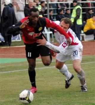 Turkcell Süper Lig: Souleymane Youla (Eskişehirspor) - İlhan Eker (Gençlerbirliği) (eskisehirspor.org)