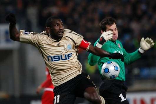 Uefa Cup : Mamadou Niang (Marseille) vs Sander Boschker (Twente)