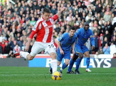 İngiltere: James Beattie (Stoke City) (PA)