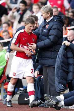 EPL: Andrey Arshavin and Arsene Wenger, Arsenal v Sunderland (PA)