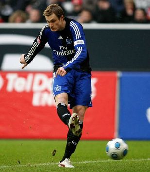 Marcell Jansen brachte den HSV mit 1:0 in Führung (firo)