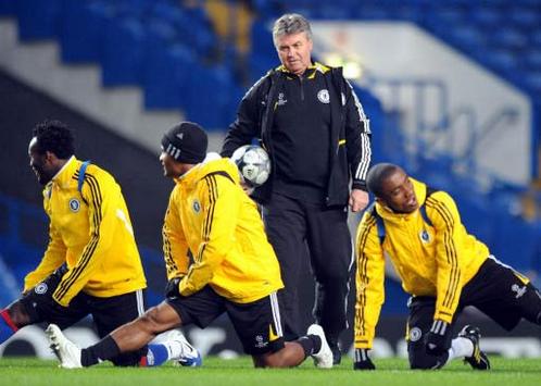 Training: Guus Hiddink, Chelsea (PA)