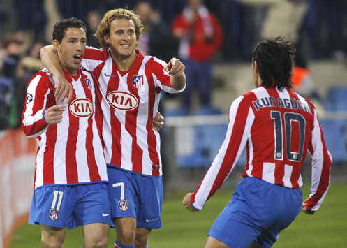 Atletico Madrid's goalscoring buddies, Maxi and Diego Forlan both netted against Porto but it wasn't enough as the match ended 2-2 (Marca)