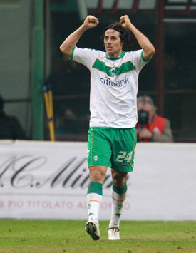 Der Matchwinner in Mailand: Claudio Pizarro fand nach seiner Begnadigung die richtige Antwort (firo)
