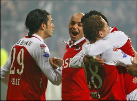 Graziano Pelle and Demy de Zeeuw after 1-0, AZ Alkmaar - FC Groningen (foto ANP)