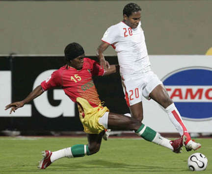 Guinea defender, Omar Kalabane vs Clayton of Tunisia