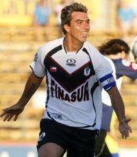 Esteban Paredes-Santiago Morning (Photosport)