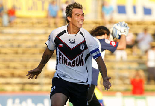Esteban Paredes-Santiago Morning (Photosport)