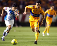 Omar Bravo- Tigres vs Puebla (Mexsport)