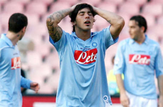 Ezequiel Lavezzi si dispera: per il Napoli è un momentaccio (Grazia Neri)