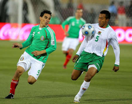 Omar Bravo y Edemir Rodriguez-Mexico vs Bolivia (Mexsport)