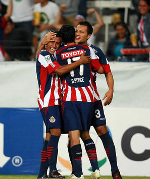 Aaron Galindo, Sergio Ponce y Omar Esparza- Chivas vs Caracas (Mexsport) 