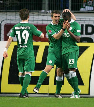 Bundesliga: VfL Wolfsburg - FC Schalke 04, Grafite and Misimovic (firo)
