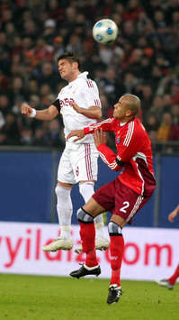 Alex Silva (Hamburg) - Baris Ozbek (Galatasaray) (galatasaray.org)