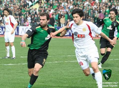 Turkcell Süper Lig: Adem Çalık (Kocaelispor) - Bülent Ertuğrul (Eskişehirspor) (kocaelispor.org.tr)