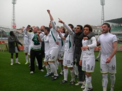 Turkcell Süper Lig: Denizlisporlu oyuncuların galibiyet sevinci (denizlispor.org.tr)