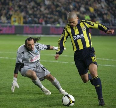 Turkcell Süper Lig: Alex de Souza (Fenerbahçe) - Kılıçarslan Kopuz (Kocaelispor) (fenerbahce.org)