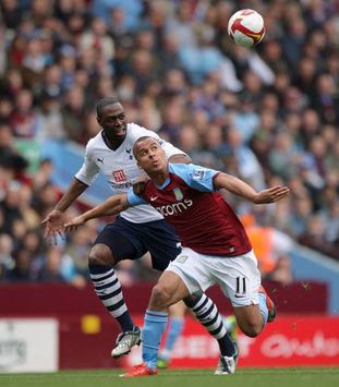 Ledley King tussles with Gabriel Agbonlahor as Aston Villa lose out to Tottenham