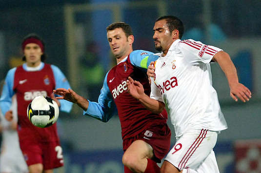 Huseyin Cimsir (Trabzonspor)-Umit Karan (Galatasaray) (galatasaray.org)