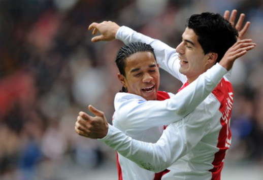 Urby Emanuelson and Luis Suarez, Ajax (foto ANP)
