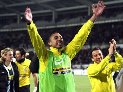 David Trezeguet and Alessandro Del Piero salute the Juventus fans