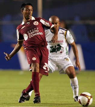 Nolberto Solano y Egidio Arevalo- San Luis vs Universitario (Mexsport)