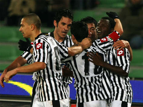 Udinese celebrates a goal (Grazia Neri)