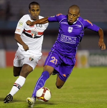 Defensor Sporting-Sao Paulo - Pablo Pintos (Diario El Pais - elpais.com.uy)