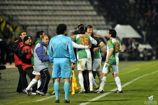 Turkcell Süper Lig: Bursasporlu futbolcular ve Ertuğrul Sağlam'ın galibiyet sevinci (bursaspor.org.tr)