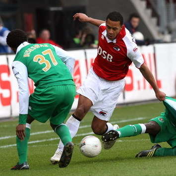Moussa Dembélé vs Diego Biseswar, AZ - Feyenoord (Foto ANP)