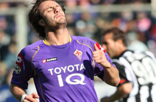 Alberto Gilardino pulls up with a muscular injury against Siena