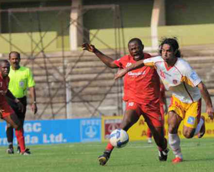 Action in the I-League match between Churchill Brothers and East Bengal (Mango Peel)