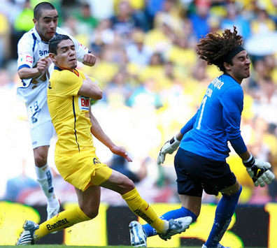 Fernando Morales, Oscar Rojas y Guillermo Ochoa- America vs Pumas (Mexsport)