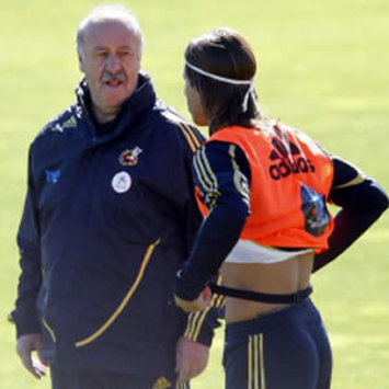 Spain coach Vicente Del Bosque talks with Real Madrid's Sergio Ramos during a training session