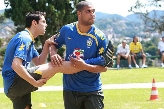 Adriano ; Kaka - Brasil