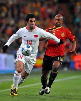 Marcos Senna (Spain)-Arda Turan (Turkey) (tff.org)