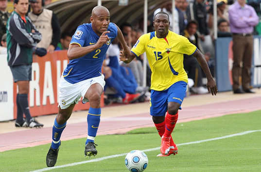 Maicon - Walter Ayoví - Brazil- Ecuador
